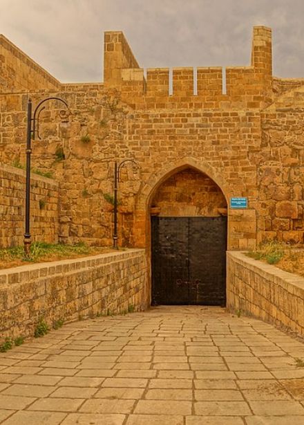 Древний Дербент и Каспийский монстр «Лунь»