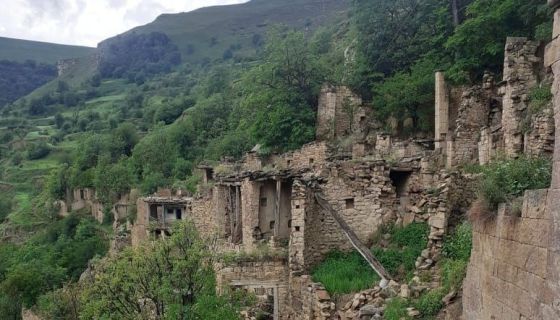 Экскурсия в Село-призрак Гамсутль и Салтинский водопад